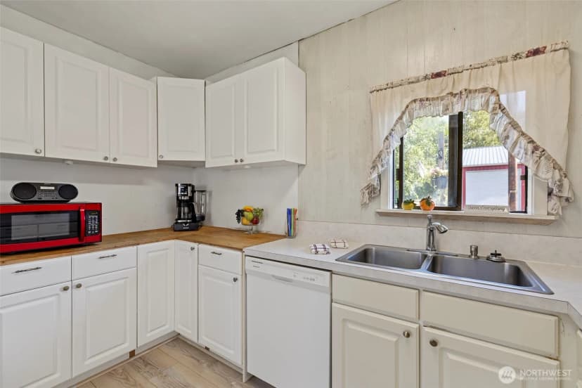 Property photo for 2807 Mt Baker Highway, Bellingham photo 13