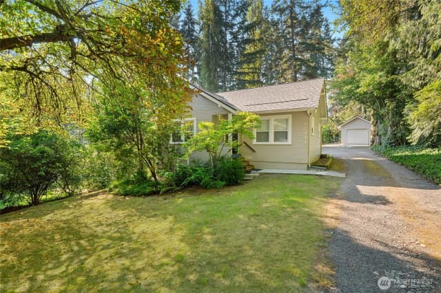 Property photo for 18949 Forest Park Drive Ne, Lake Forest Park photo 2