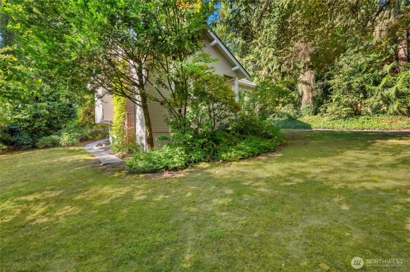 Property photo for 18949 Forest Park Drive Ne, Lake Forest Park photo 3