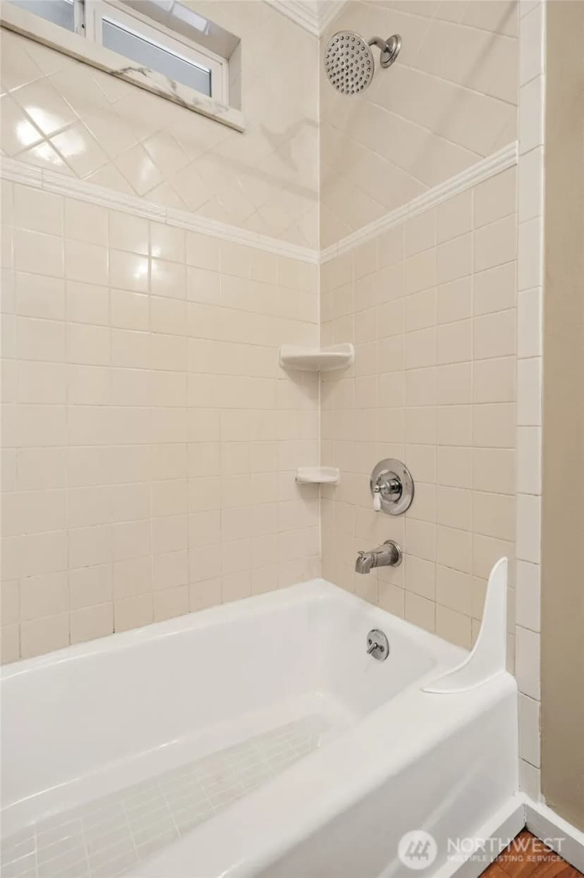 Property photo for 18949 Forest Park Drive Ne, Lake Forest Park photo 11