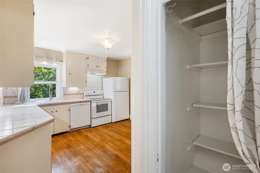 Property photo for 18949 Forest Park Drive Ne, Lake Forest Park photo 16
