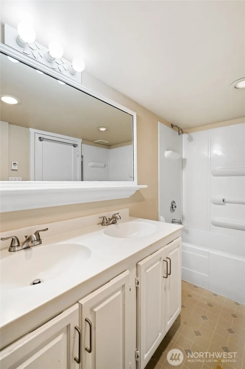 Property photo for 18949 Forest Park Drive Ne, Lake Forest Park photo 8