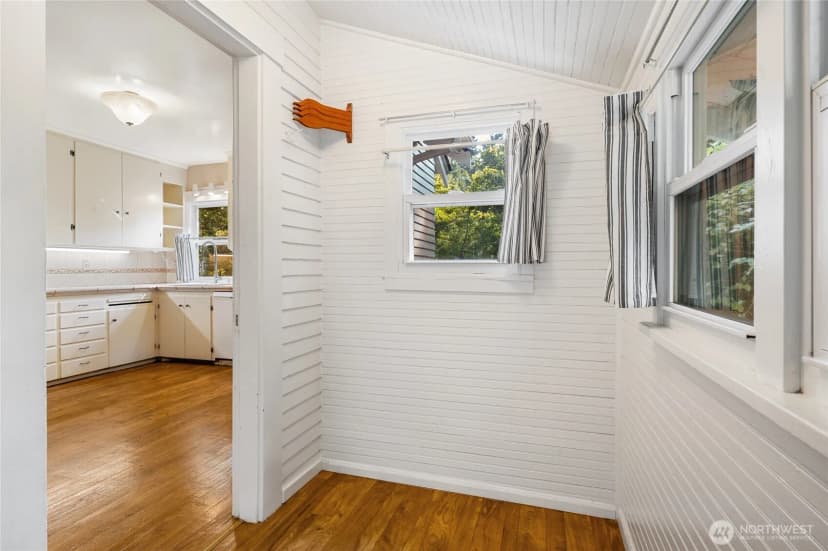 Property photo for 18949 Forest Park Drive Ne, Lake Forest Park photo 10