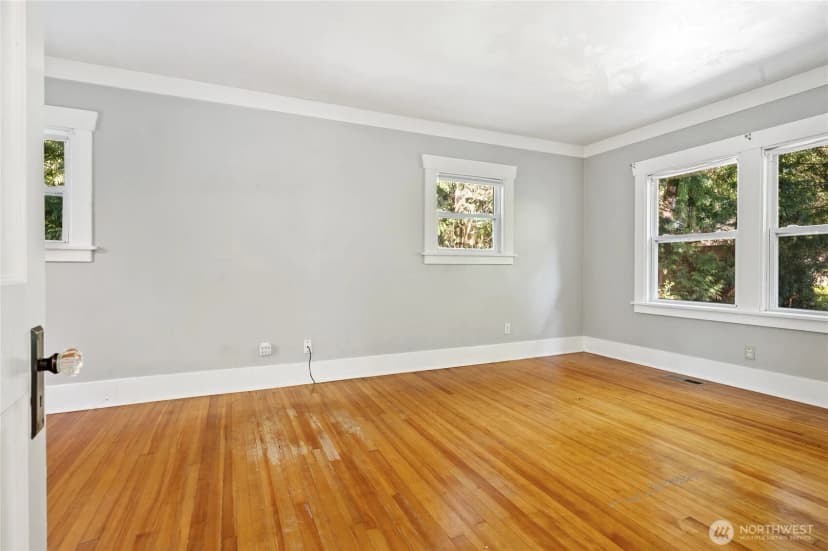 Property photo for 18949 Forest Park Drive Ne, Lake Forest Park photo 6