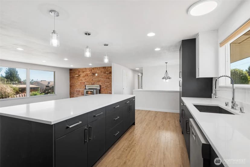 Property photo for 10420 59th Avenue S, Seattle photo 6