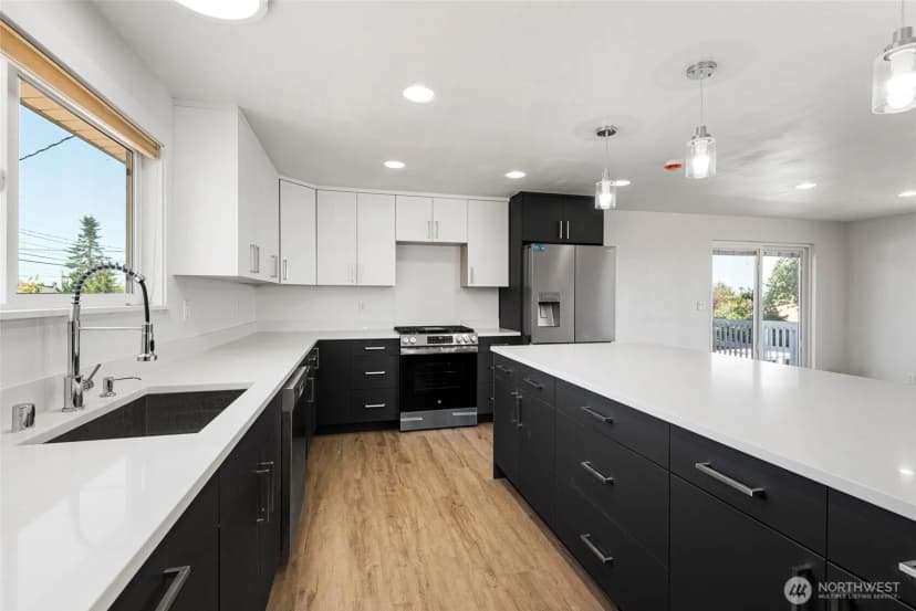 Property photo for 10420 59th Avenue S, Seattle photo 7