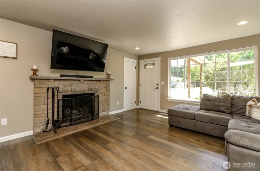 Property photo for 10009 120th Street Sw, Lakewood photo 6