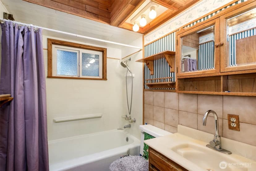 Property photo for 12428 12th Avenue S, Burien photo 9