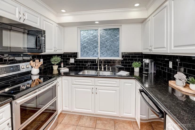 Property photo for 1732 157th Avenue Ne #b104, Bellevue photo 4
