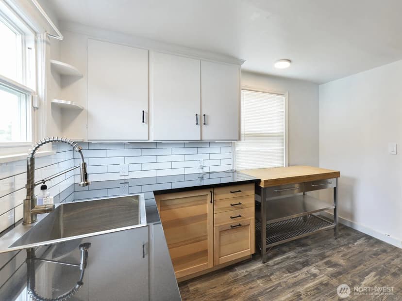 Property photo for 13417 1st Avenue Sw, Burien photo 4