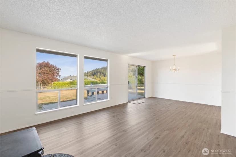 Property photo for 691 E Maplewood Loop, Oak Harbor photo 6