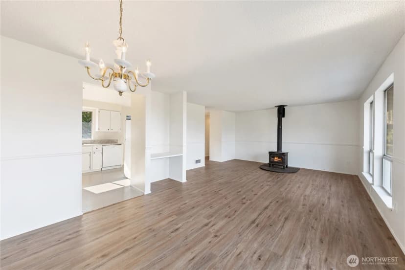 Property photo for 691 E Maplewood Loop, Oak Harbor photo 7