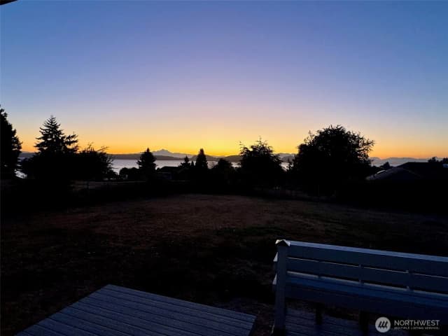 Property photo for 691 E Maplewood Loop, Oak Harbor photo 2