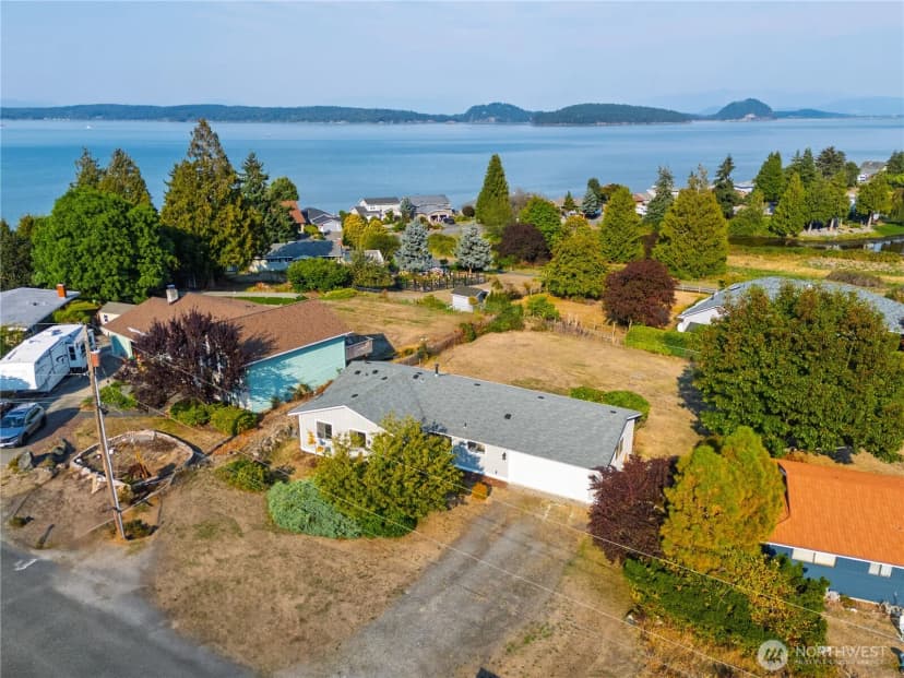 Property photo for 691 E Maplewood Loop, Oak Harbor