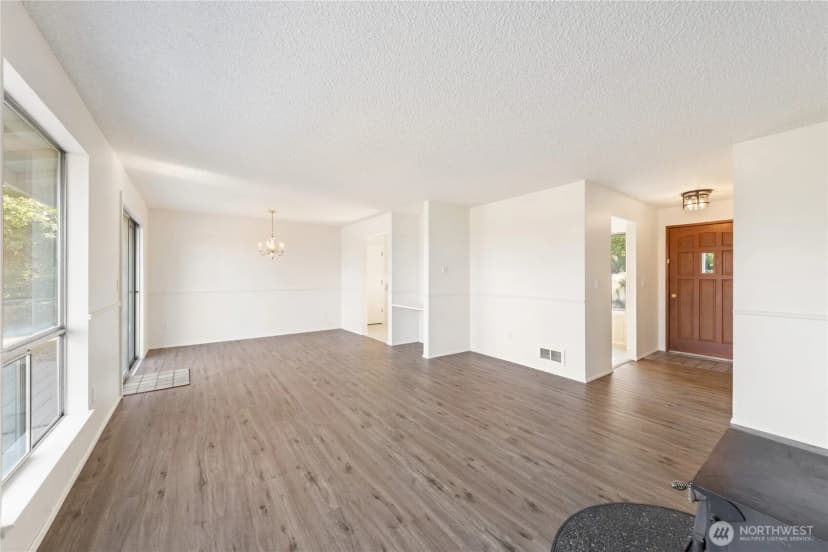 Property photo for 691 E Maplewood Loop, Oak Harbor photo 5