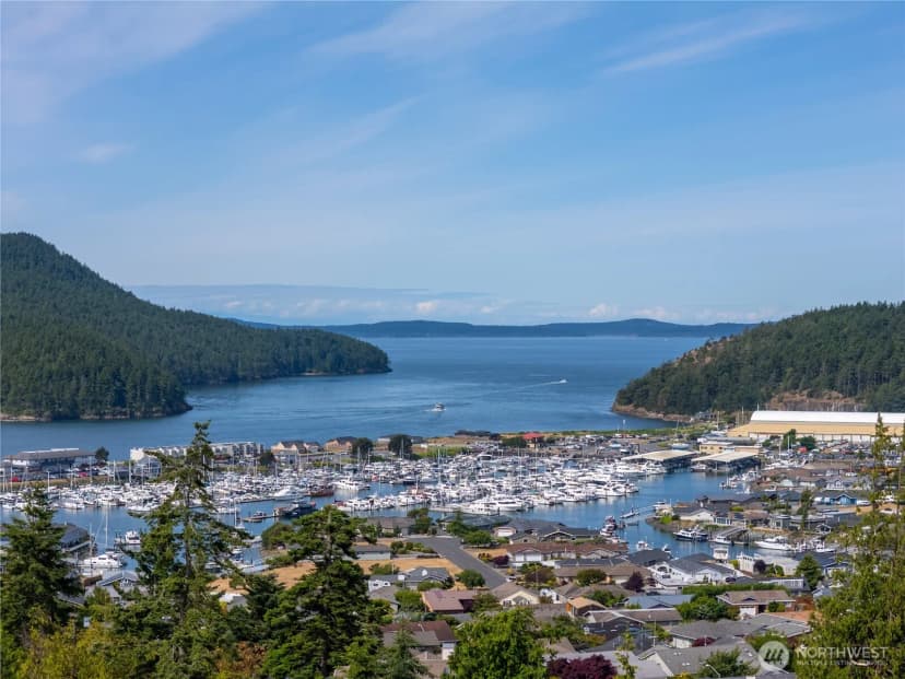 Property photo for 2016 Piper Circle, Anacortes photo 3