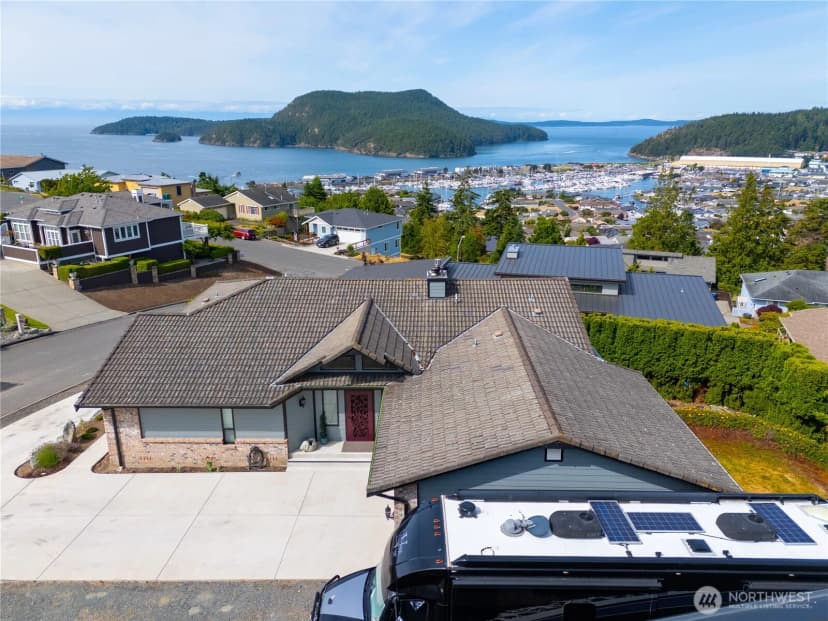 Property photo for 2016 Piper Circle, Anacortes photo 4