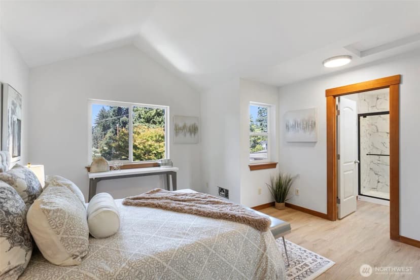 Property photo for 14011 Roosevelt Way N, Seattle photo 22