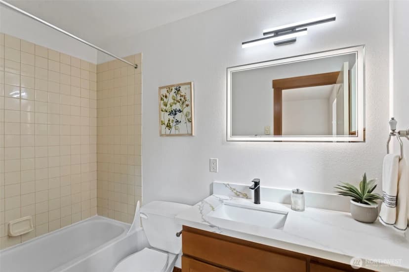 Property photo for 14011 Roosevelt Way N, Seattle photo 15