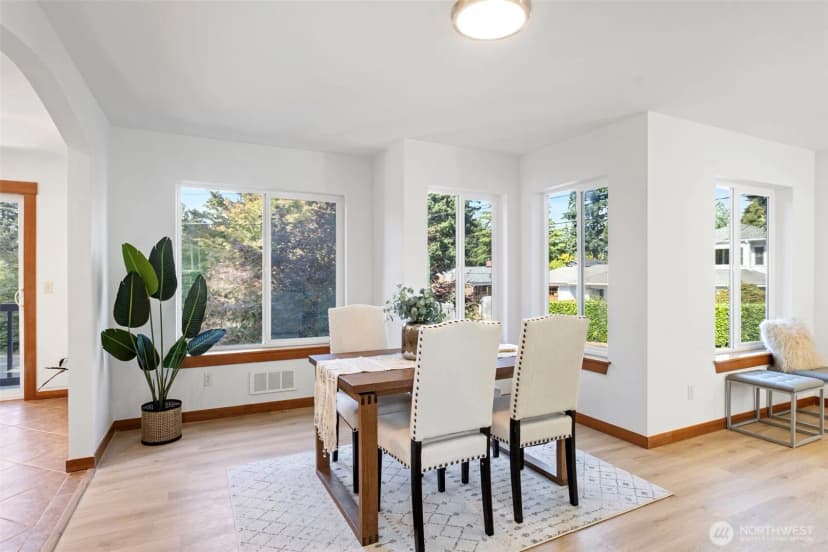 Property photo for 14011 Roosevelt Way N, Seattle photo 9
