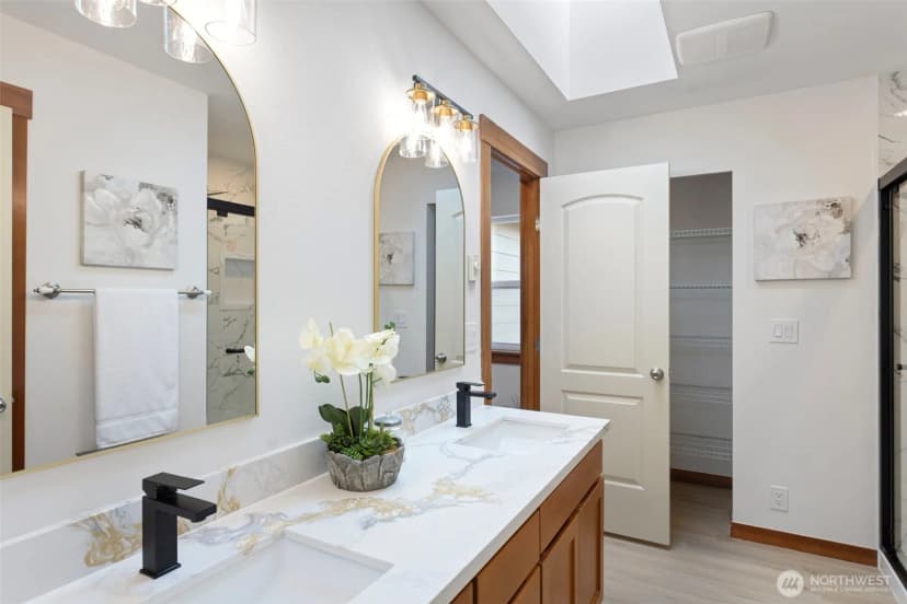 Property photo for 14011 Roosevelt Way N, Seattle photo 19