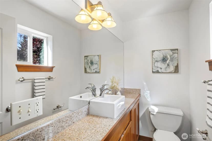 Property photo for 14011 Roosevelt Way N, Seattle photo 10