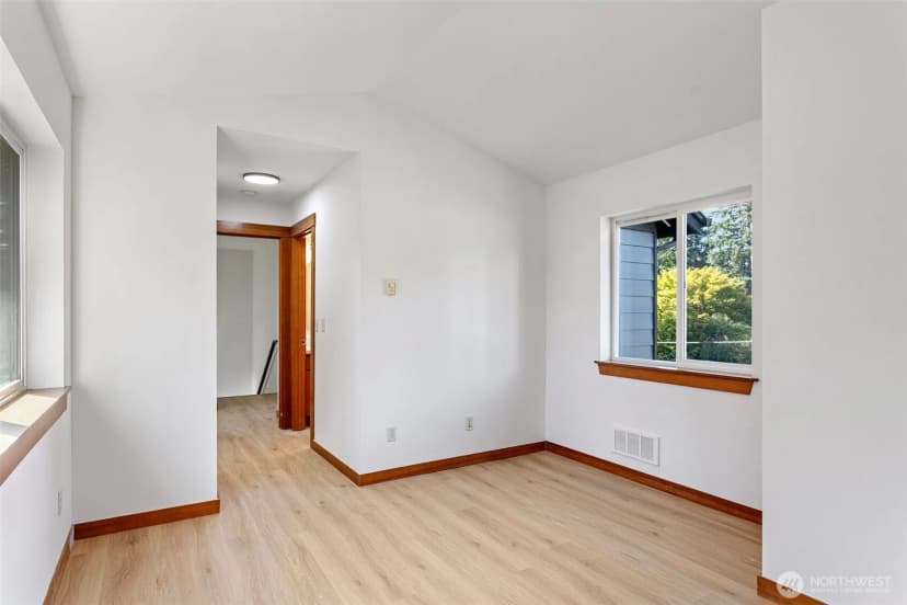Property photo for 14011 Roosevelt Way N, Seattle photo 18