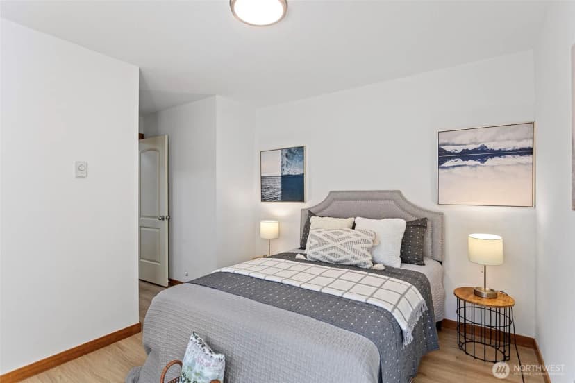 Property photo for 14011 Roosevelt Way N, Seattle photo 14