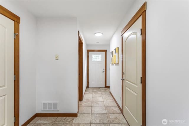 Property photo for 14011 Roosevelt Way N, Seattle photo 3