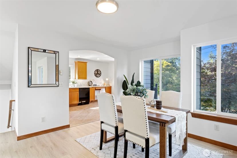 Property photo for 14011 Roosevelt Way N, Seattle photo 8