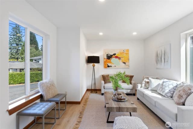 Property photo for 14011 Roosevelt Way N, Seattle photo 5