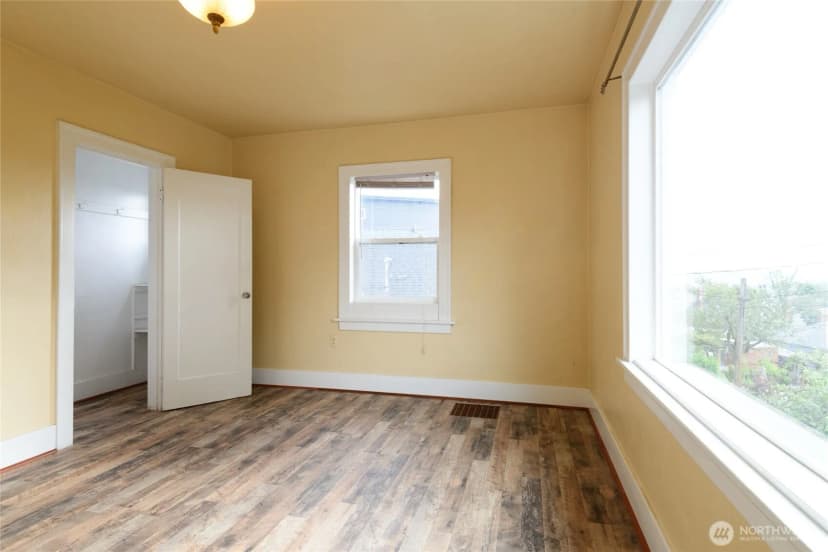 Property photo for 4038 34th Avenue Sw, Seattle photo 7