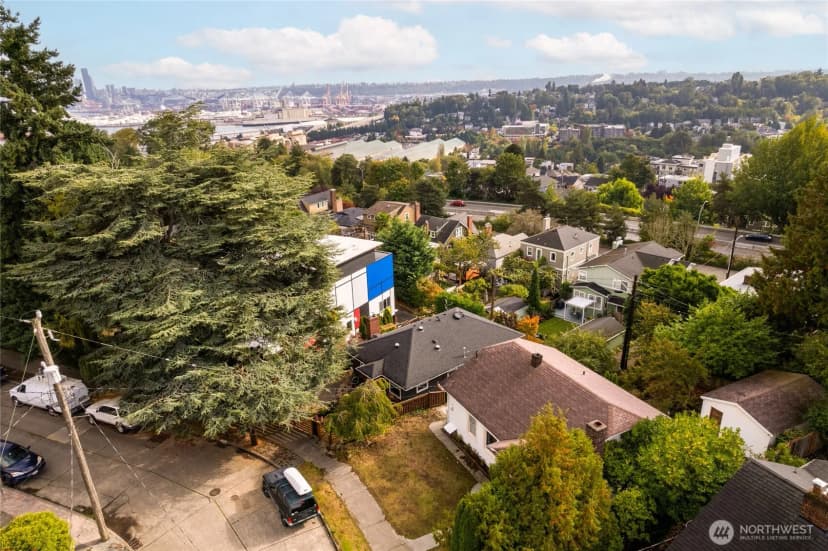 Property photo for 4038 34th Avenue Sw, Seattle photo 17