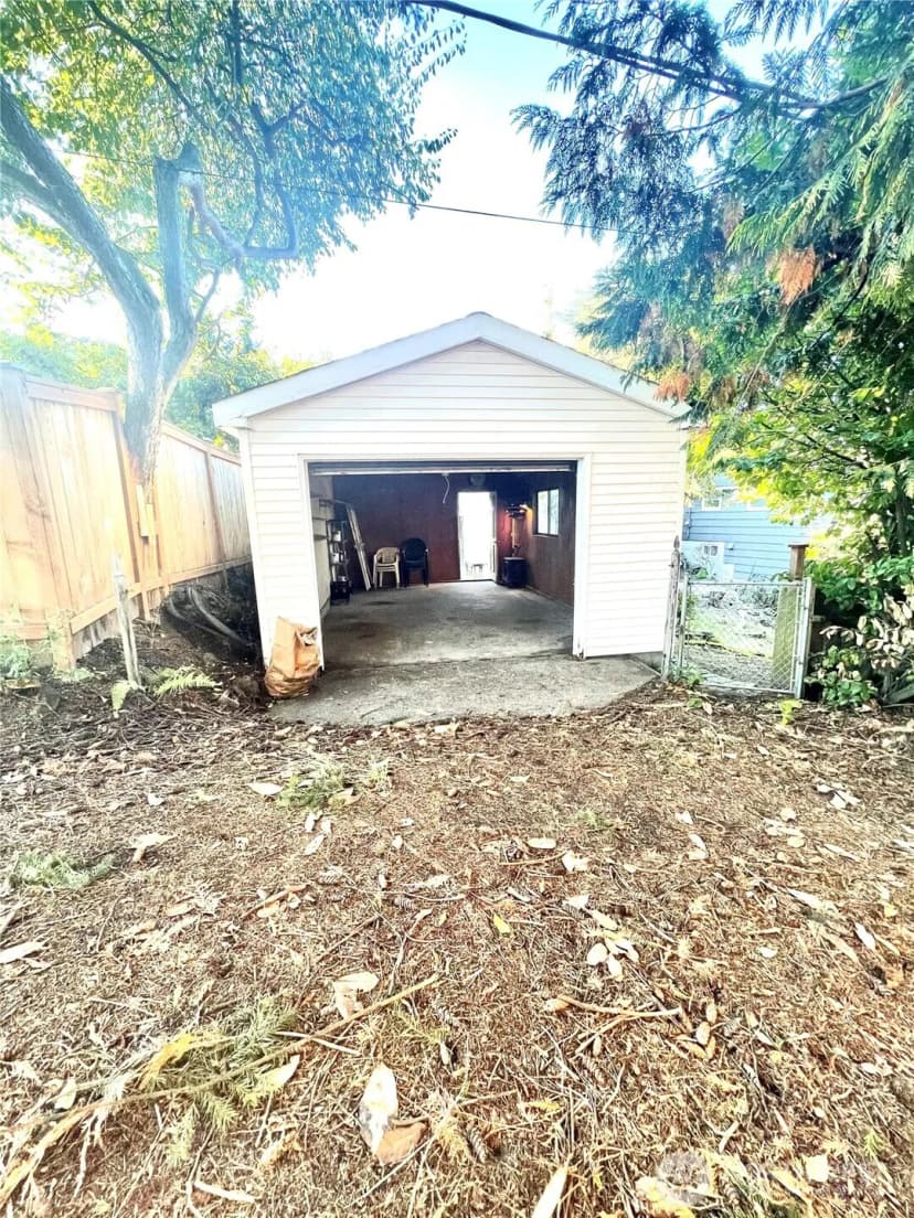 Property photo for 4038 34th Avenue Sw, Seattle photo 13