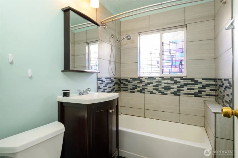 Property photo for 4038 34th Avenue Sw, Seattle photo 8