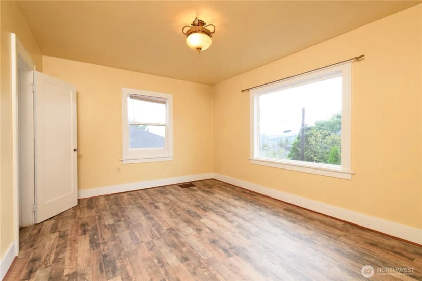 Property photo for 4038 34th Avenue Sw, Seattle photo 6