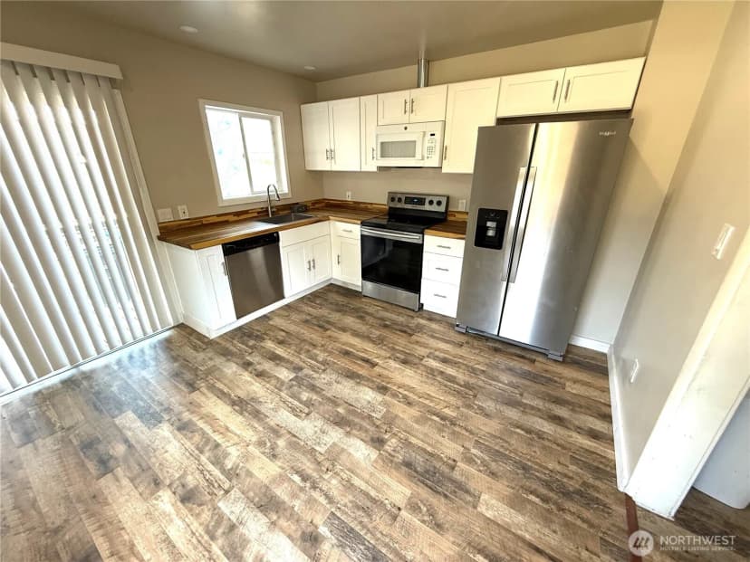 Property photo for 4038 34th Avenue Sw, Seattle photo 4