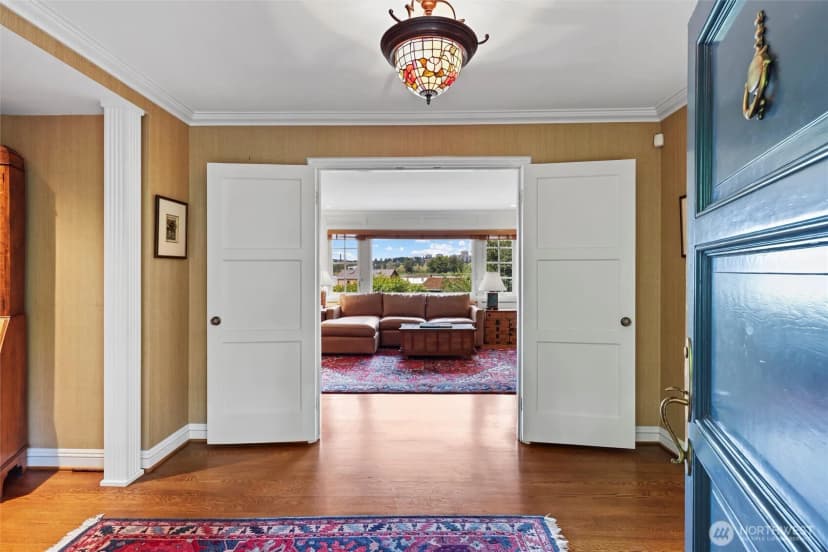 Property photo for 3335 43rd Avenue Ne, Seattle photo 5
