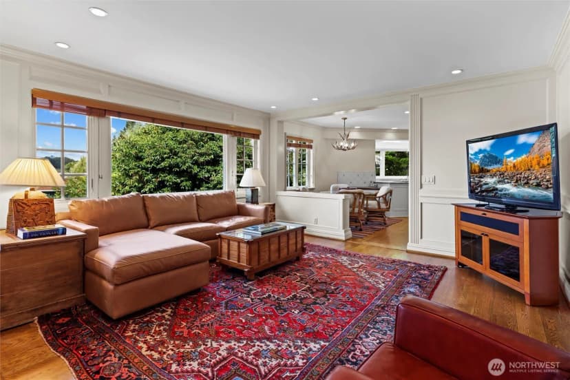 Property photo for 3335 43rd Avenue Ne, Seattle photo 6