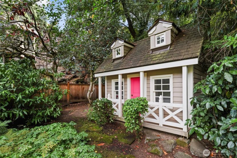 Property photo for 3335 43rd Avenue Ne, Seattle photo 15