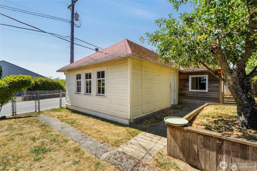 Property photo for 26005 Washington Boulevard Ne, Kingston photo 35