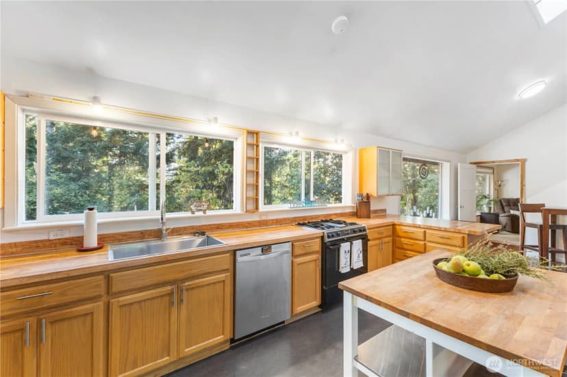 Property photo for 17148 Russian Hill Lane Se, Rainier photo 10