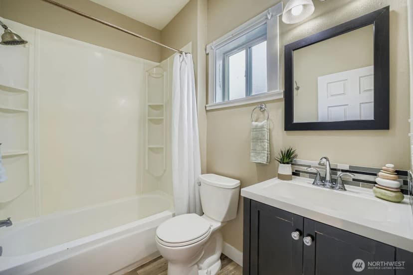 Property photo for 25813 Lawson Street, Black Diamond photo 19