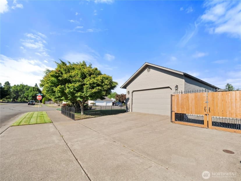 Property photo for 2950 Christianson Avenue, Enumclaw photo 34