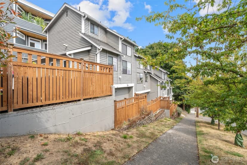 Property photo for 202 25th Avenue E #d, Seattle photo 23