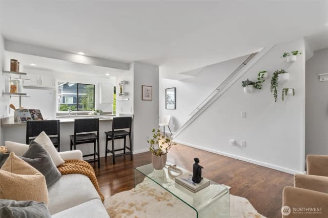 Property photo for 202 25th Avenue E #d, Seattle photo 4
