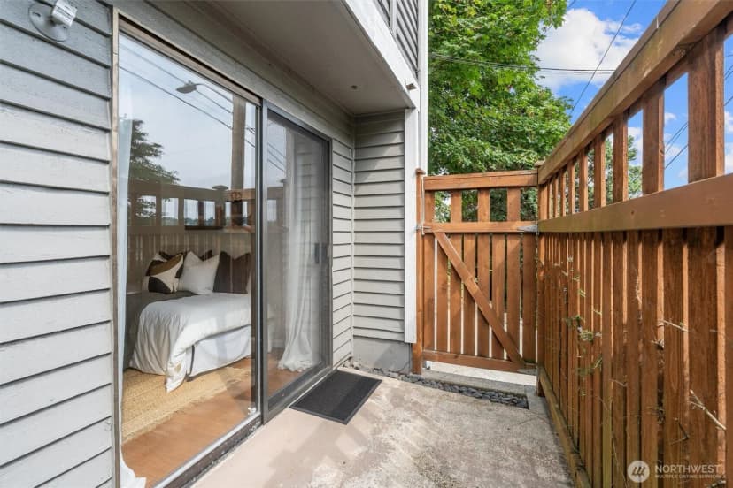Property photo for 202 25th Avenue E #d, Seattle photo 21