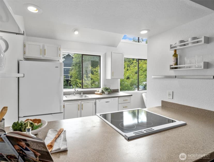 Property photo for 202 25th Avenue E #d, Seattle photo 9