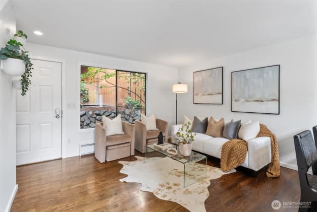 Property photo for 202 25th Avenue E #d, Seattle photo 3