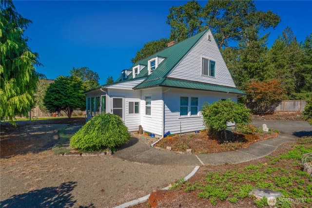 Property photo for 8220 Chambers Creek Road W, University Place photo 2